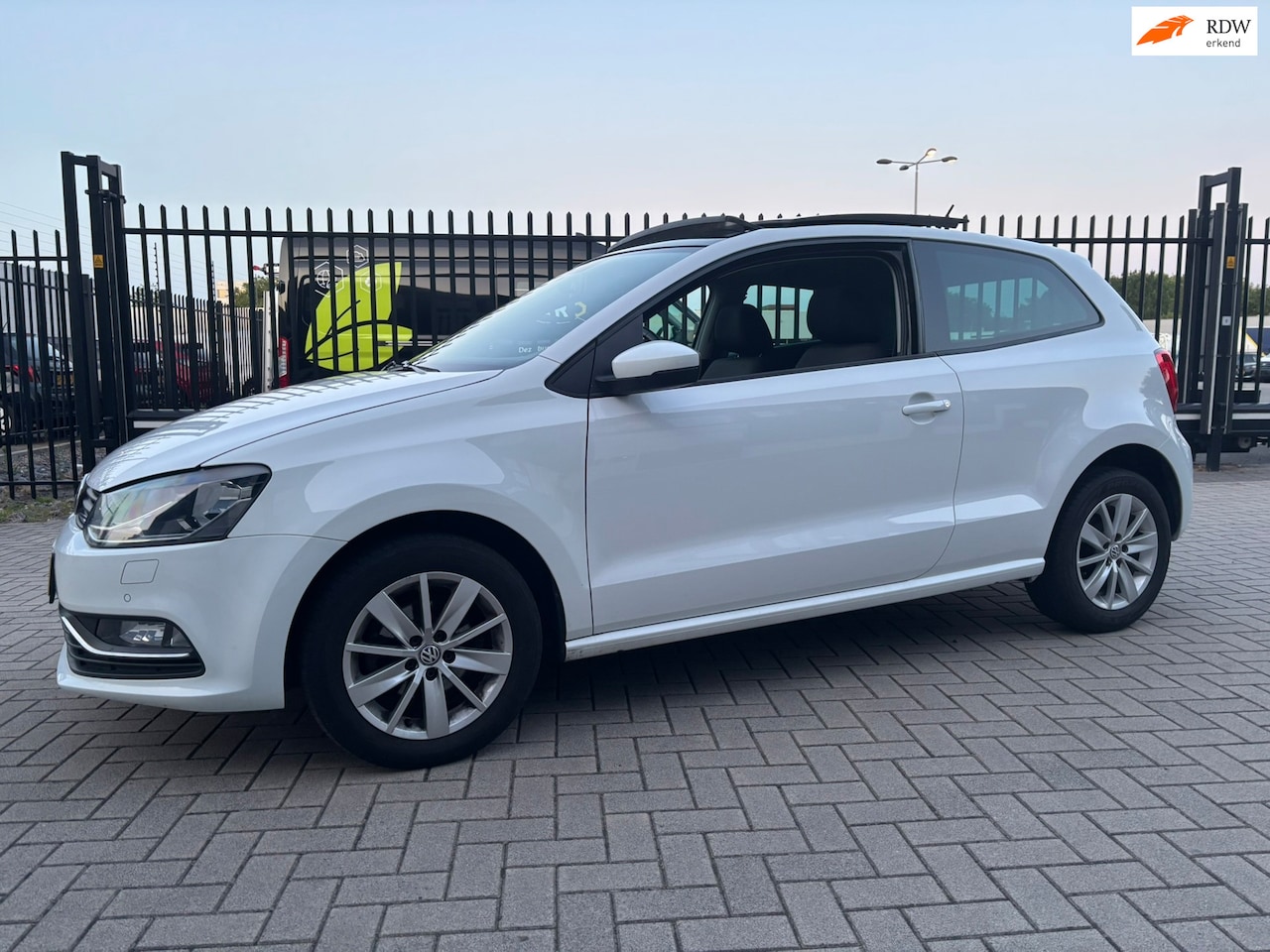 Volkswagen Polo - 1.0 Comfortline Panoramdak Vol Opties - AutoWereld.nl