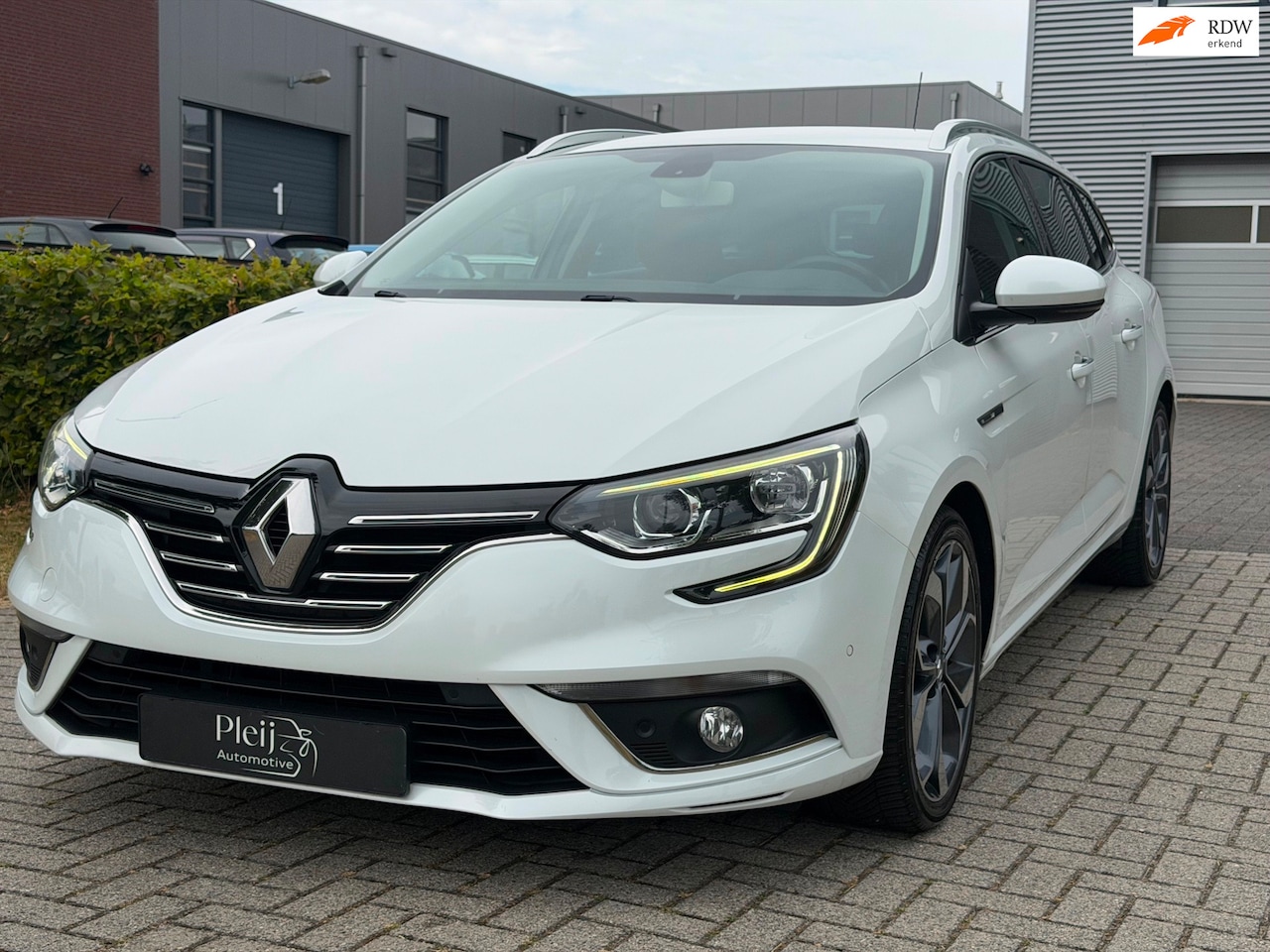 Renault Mégane Estate - 1.2 TCe Série Signature Exclusiv 1.2 TCe Série Signature Exclusiv - AutoWereld.nl