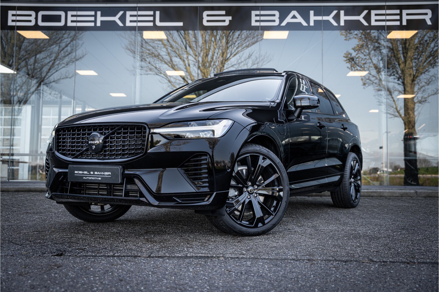 Volvo XC60 - T6 Recharge Black Edition Plus ** Panodak ** Leder ** Harman/Kardon - AutoWereld.nl