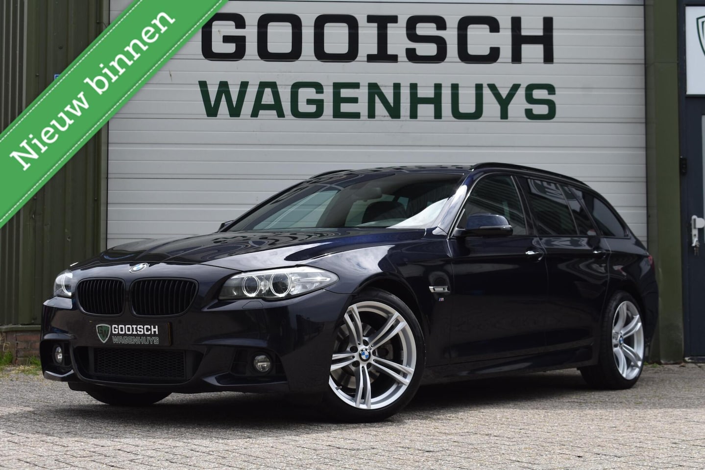 BMW 5-serie Touring - 520i High Executive | Pano | Trekhaak | Camera | - AutoWereld.nl