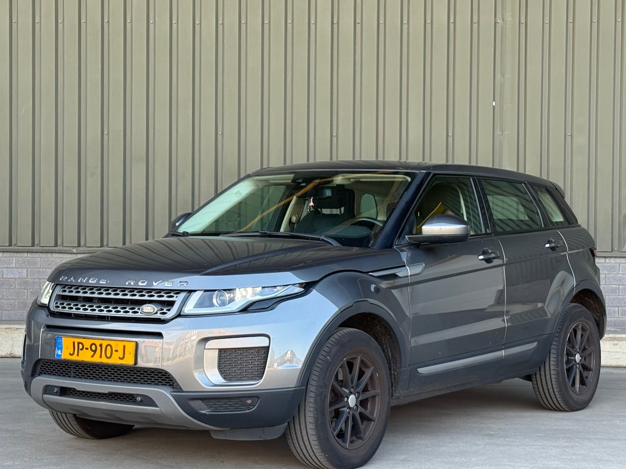 Land Rover Range Rover Evoque - 2.0 TD4 Urban Series Pure / PANO / APK - AutoWereld.nl