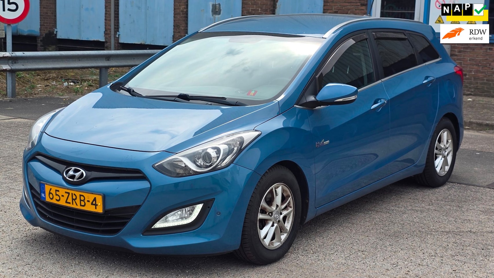 Hyundai i30 Wagon - 1.6 GDi Business Edition 1.6 GDI Business Edition - AutoWereld.nl