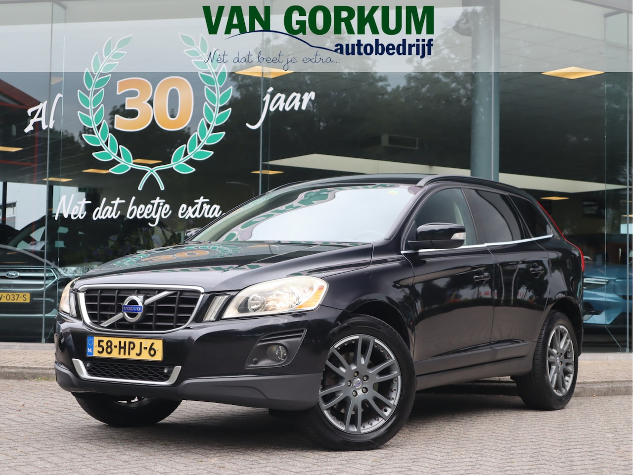 Volvo XC60 - 2.4D AWD Momentum Navi / Airco / Stoelverw / Leder / Cruise / Trekh / Pdc / Netjes onderh - AutoWereld.nl