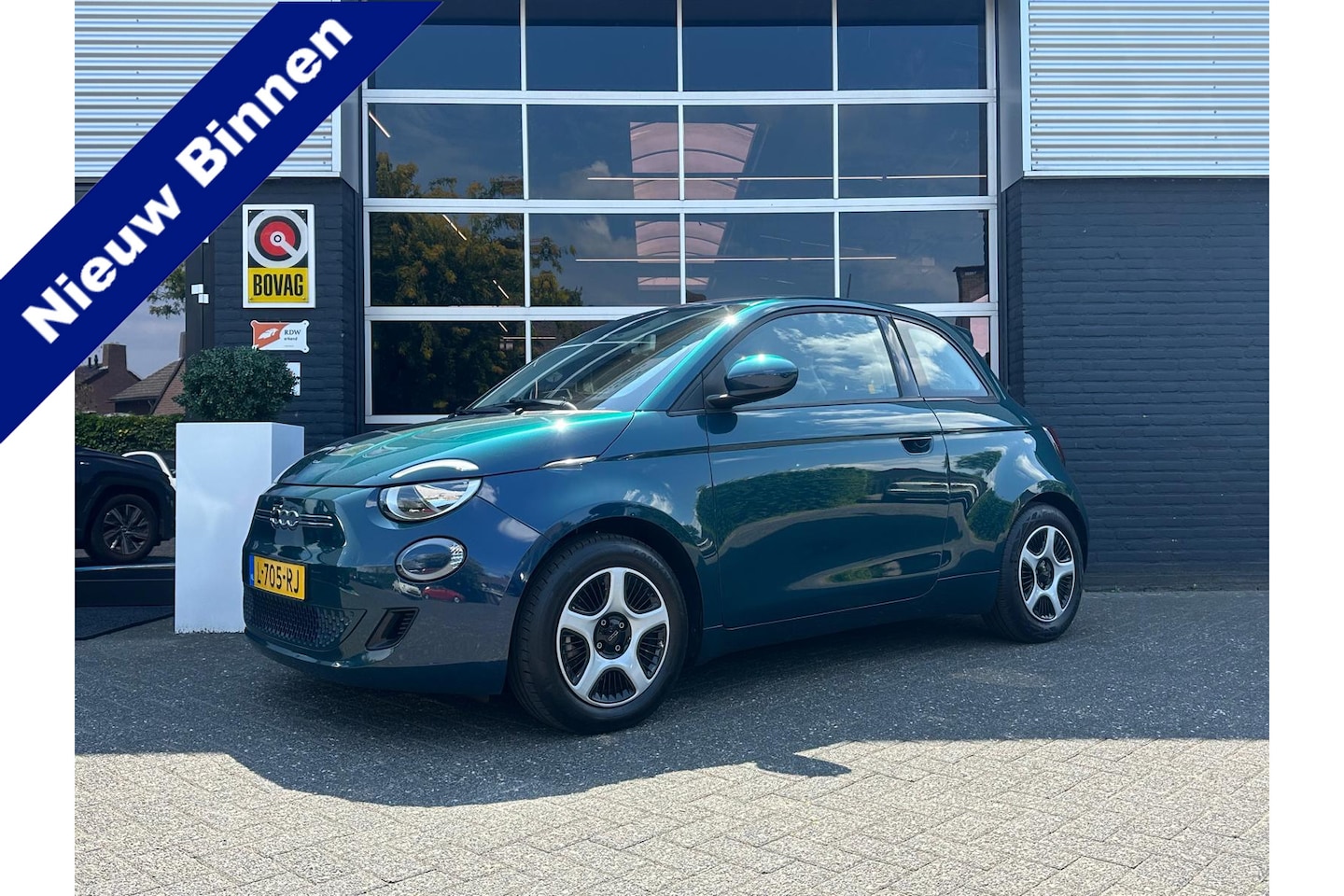 Fiat 500 - 3+1 Passion 42 kWh, Automaat, Navi, CarPlay, Cruise, Bluetooth, NAP, SOH 91.3% - AutoWereld.nl