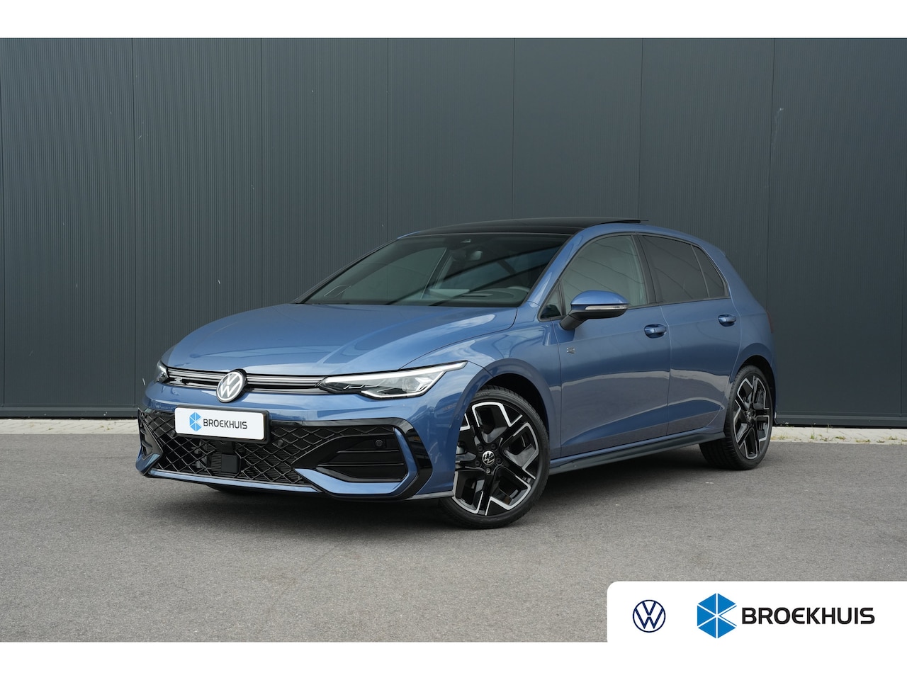 Volkswagen Golf - 1.5 eTSI R-Line Edition | Panorama | Harman & Kardon | HUD | Sportonderstel | Dodehoek Det - AutoWereld.nl