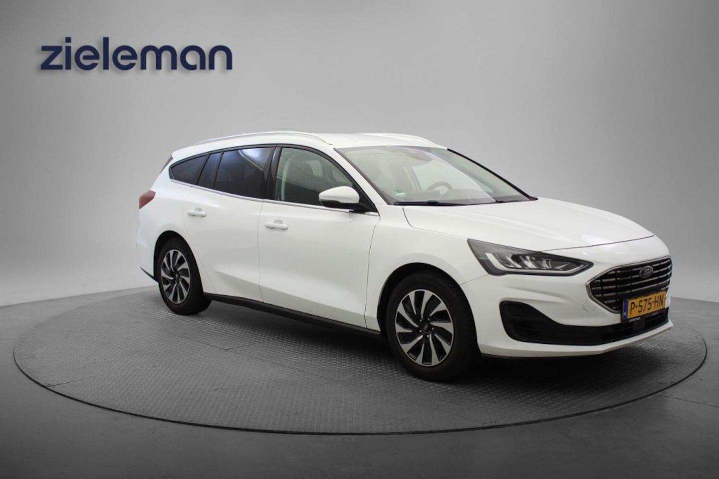 Ford Focus Wagon - 1.0 EcoBoost Hybrid Titanium X Automaat - Digitaal Cockpit, Carplay, Camera - AutoWereld.nl