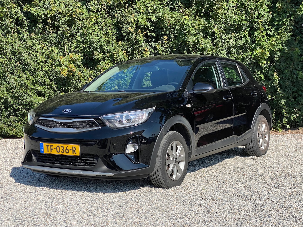 Kia Stonic - 1.2 MPi ComfortPlusLine Navigator MET NIEUWE APK - AutoWereld.nl