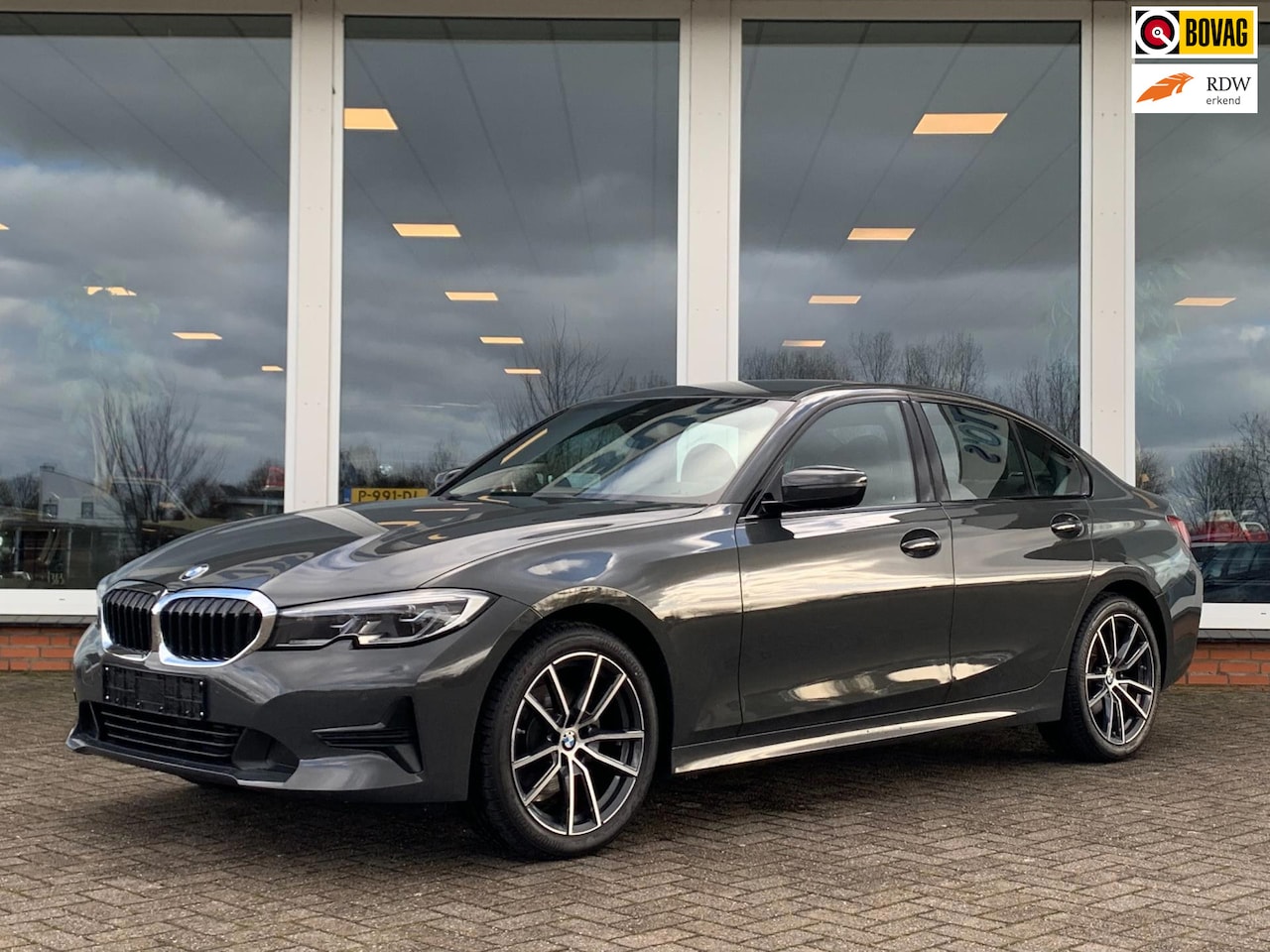 BMW 3-serie - 320i Sedan - Aut. - Navi - PDC - LM - AutoWereld.nl