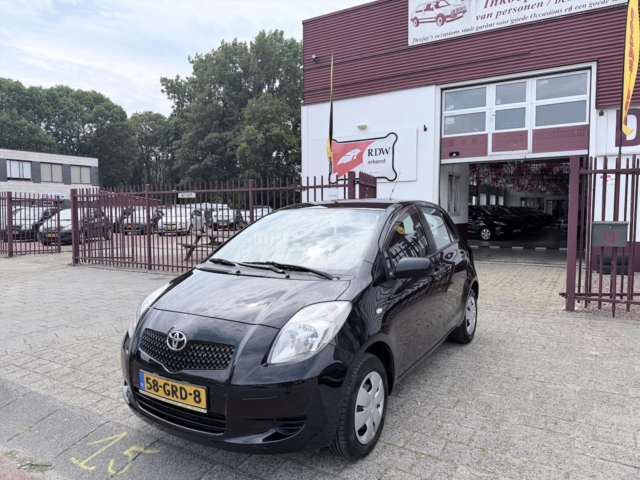 Toyota Yaris - 1.0 12V VVT-I 5DR Plus - AutoWereld.nl
