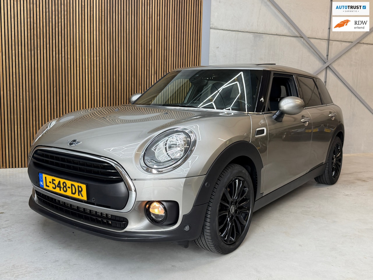 MINI Clubman - 1.5 One Chili AUTOMAAT | PANORAMADAK | NAVI | - AutoWereld.nl