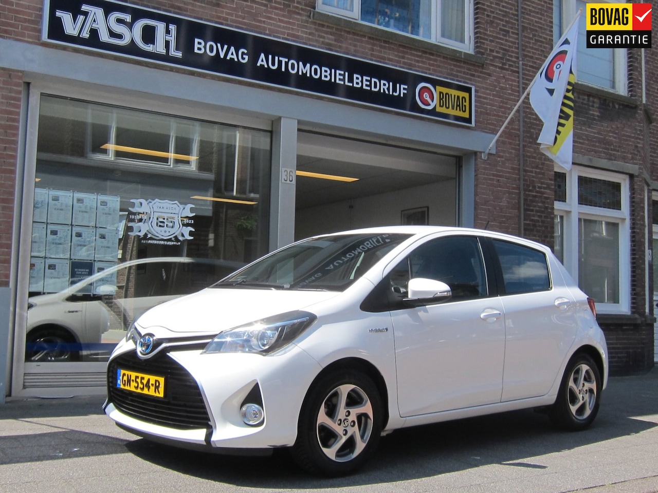 Toyota Yaris - 1.5 Hybrid Aspiration All season All In Prijs Nieuw geleverd - AutoWereld.nl