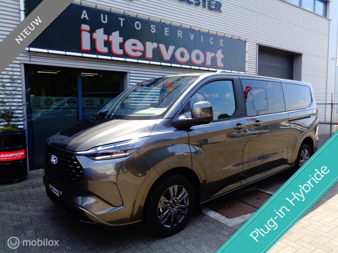 Ford Transit Custom Tourneo - 340 2.5 PHEV L2H1 Titanium 340 2.5 PHEV L2H1 Titanium - AutoWereld.nl