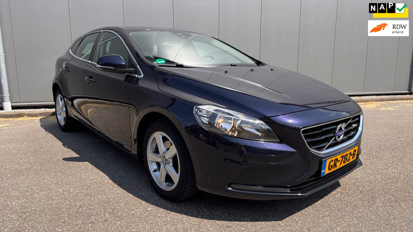 Volvo V40 - 2.0 D2 Summum Business lder navi clima - AutoWereld.nl