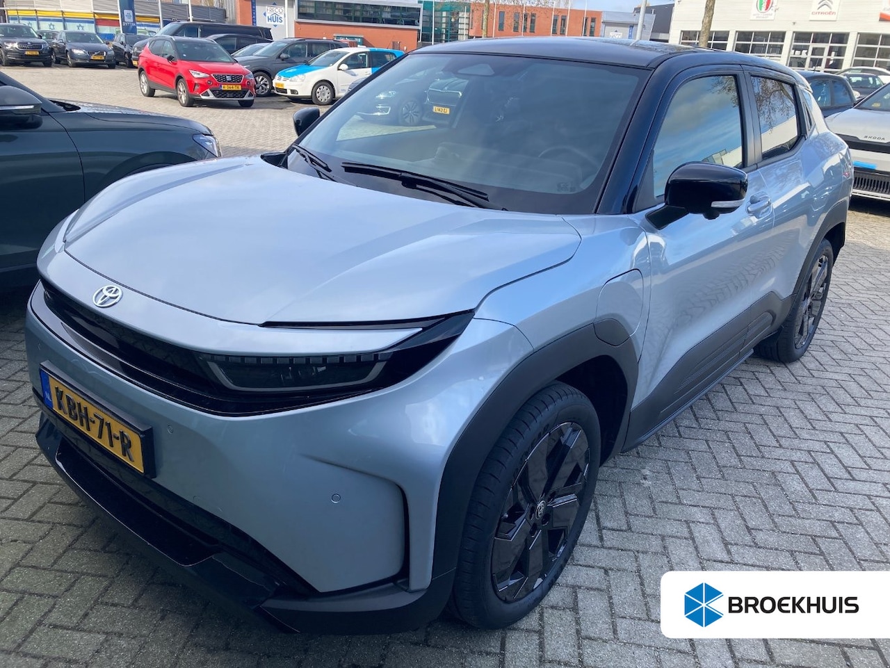 Toyota Urban Cruiser - Executive 61 kWh | Schuifdak | Leder | 360 graden camera | Dodehoek detectie | Carplay | A - AutoWereld.nl