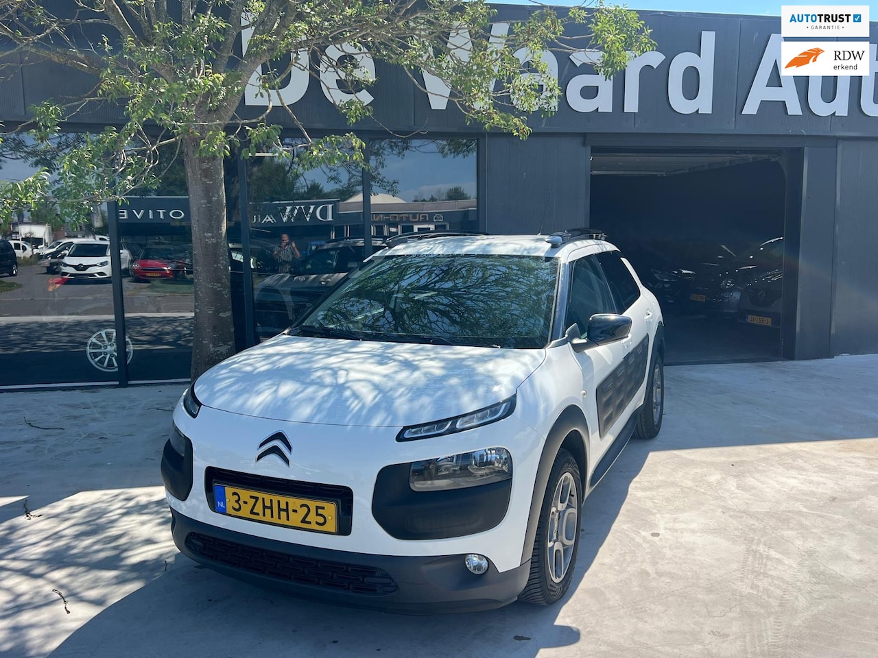 Citroën C4 Cactus - 1.2 e-VTi Shine/automaat/airco/camera/Trekhaak/NAP/PDC achter /12 Maanden Garantie - AutoWereld.nl