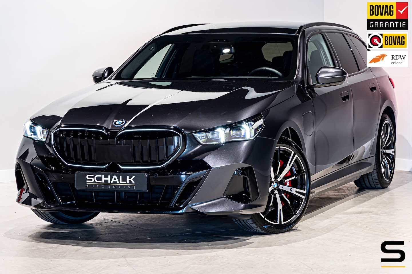BMW 5-serie Touring - 550e xDrive|Full|B&W|Fiscaal aantrekkelijk - AutoWereld.nl