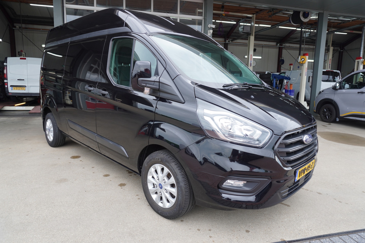 Ford Transit Custom - 300L 2.0 TDCI 130PK L2H2 Trend nr. V170 | Airco | Cruise | Ideaal voor Camperombouw - AutoWereld.nl