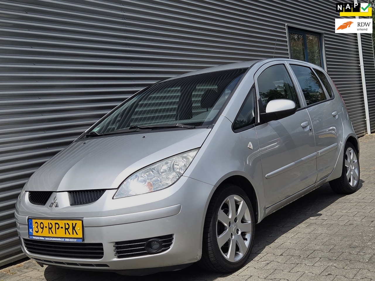 Mitsubishi Colt - 1.3 Invite 5drs 06-2005 Grijs Metallic 141dkm NAP!! - AutoWereld.nl