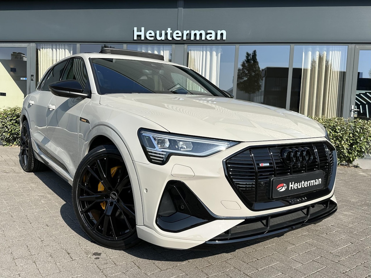 Audi e-tron - Quattro S line/Pano/B&O/Nachtzicht/96%SOH/Krijt Audi e-tron Quattro S line/ Pano/ B&O/ Nac - AutoWereld.nl