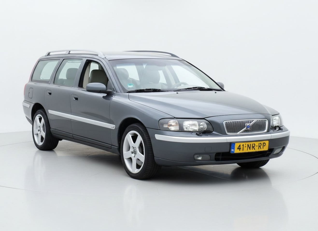 Volvo V70 - 2.5 T AWD Titanium|AUT|Xenon|Cruise|Leder|Airco - AutoWereld.nl