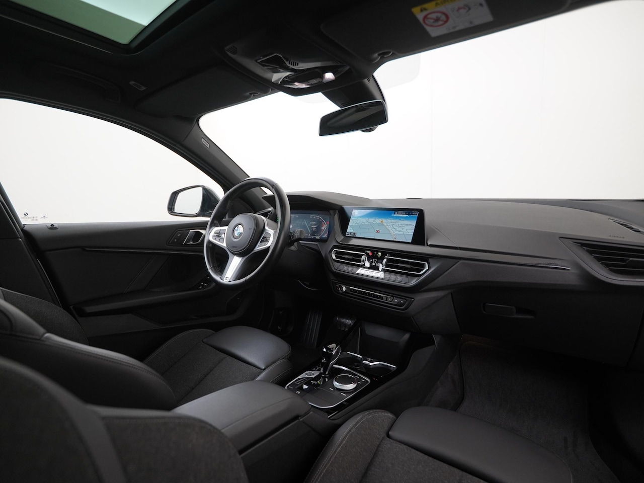 BMW 1-serie - 118i M Sport Automaat | All-in 563,- Private Lease | Direct uit voorraad - AutoWereld.nl