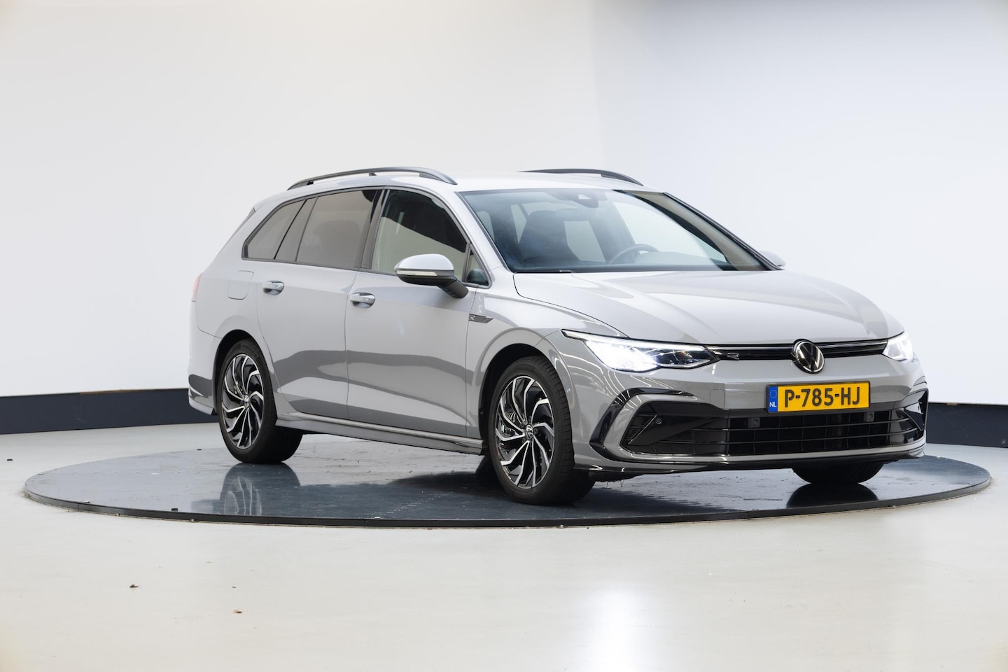 Volkswagen Golf - 1.5 eTSI R-Line Business | Trekhaak | Dodehoekdetectie | - AutoWereld.nl