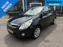 Hyundai i20 - 1.2i i-Motion AIRCO, TREKHAAK, ELECTR RAMEN EN SPIEGELS, RIJDT PRIMA, SCHAAFPLEKJE LINKS A