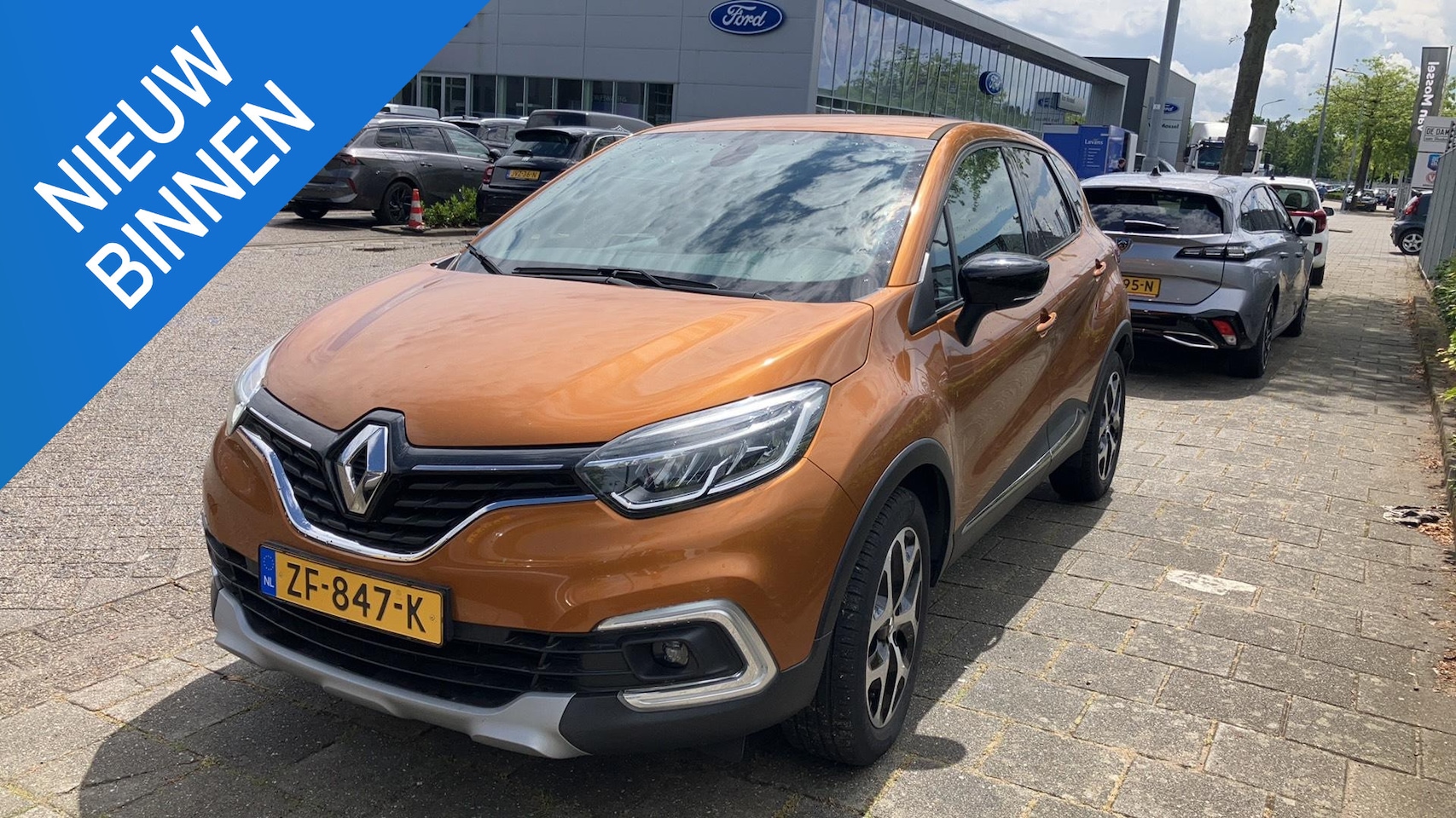 Renault Captur - 0.9 TCe Intens | Navigatie | Parkeersensor achter | Cruise Control | Elektrische inklapbar - AutoWereld.nl