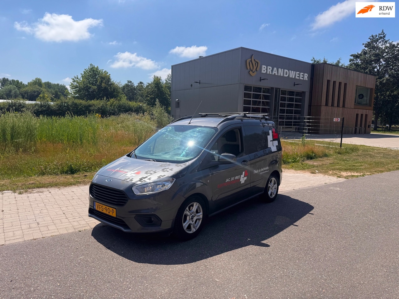 Ford Transit Courier - 1.5 TDCI Limited Duratorq S&S Euro6.Clima.Navi - AutoWereld.nl