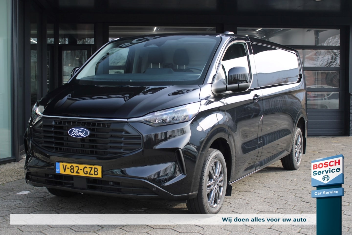 Ford Transit Custom - GB 2.0 136pk L2H1 300 Limited / Navigatie / 17 Inch LM Velgen / Achteruitrijcamera / PDC - AutoWereld.nl