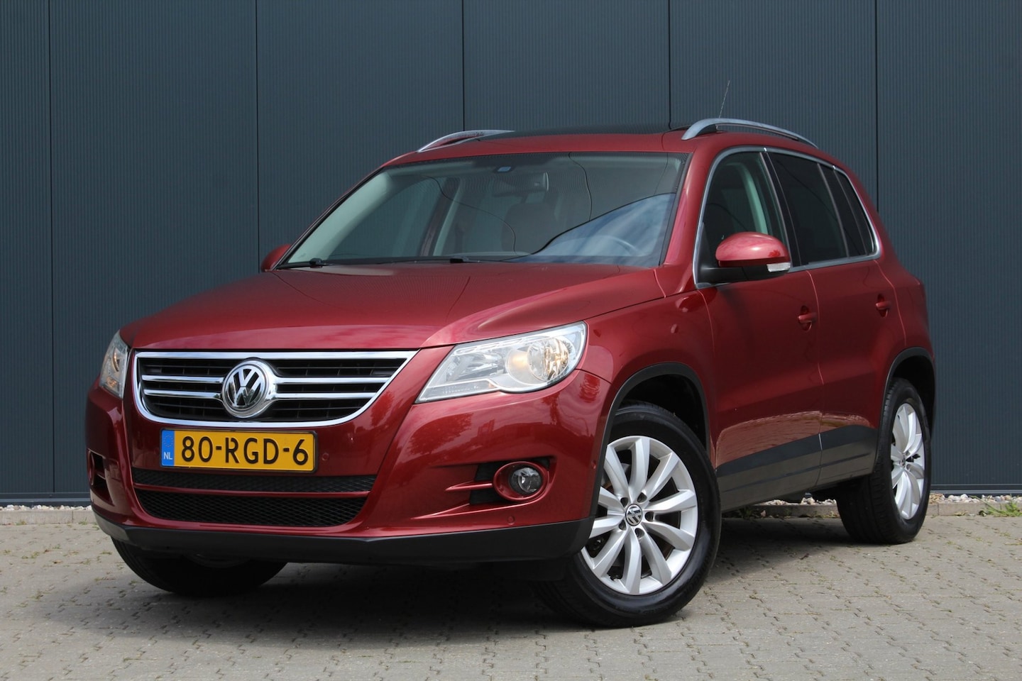 Volkswagen Tiguan - 1.4 TSI Sport&Style | Panoramadak | Trekhaak | Navigatie | Clima / Cruise control | PDC | - AutoWereld.nl