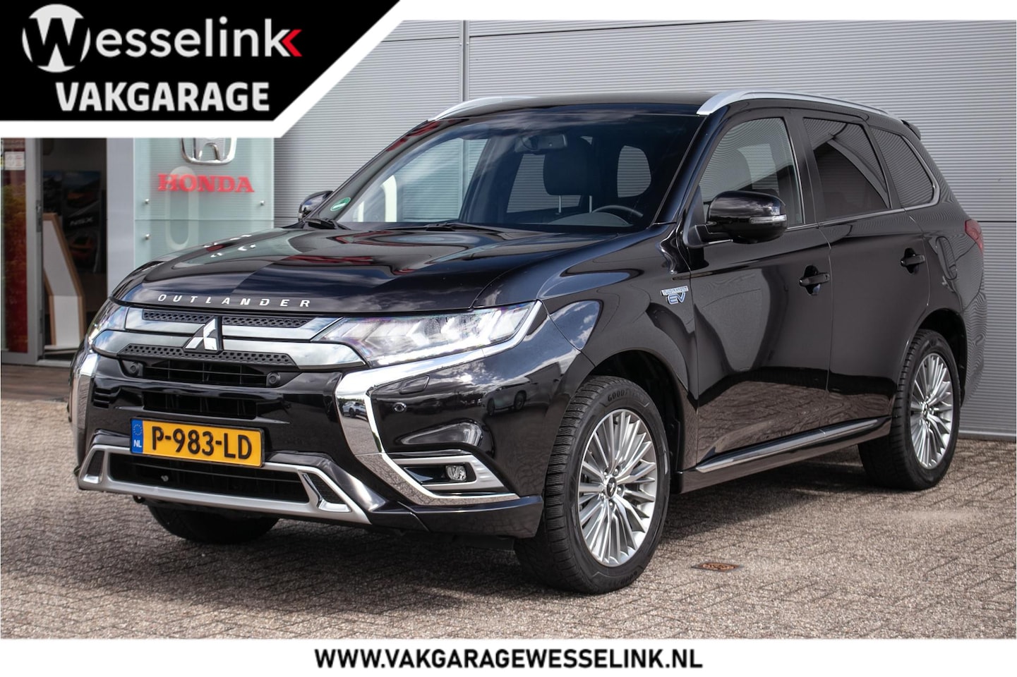 Mitsubishi Outlander - 2.4 PHEV Intense - Dealerond. | Leder | Stoel/stuurverw. | 360 cam. - AutoWereld.nl