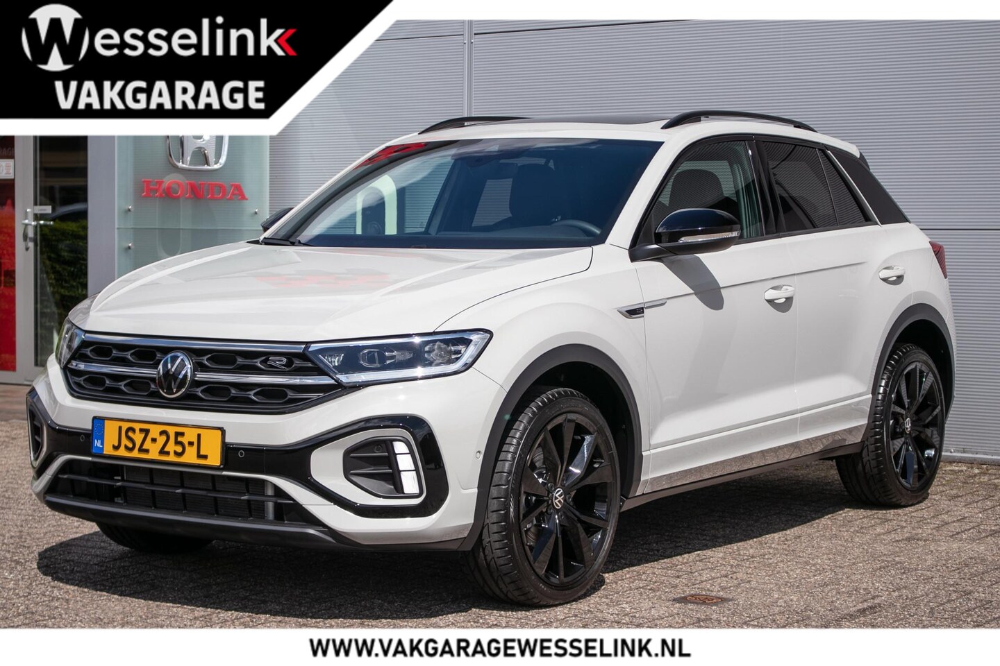 Volkswagen T-Roc - 1.5 TSI R-Line Edition | Adapt cruise | Panorama dak | 19" LM - AutoWereld.nl