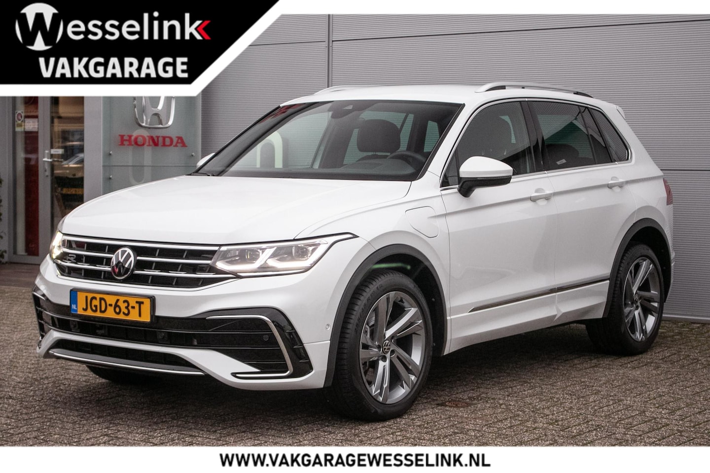 Volkswagen Tiguan - 1.4 TSI eHybrid R-Line Business+ - Trekhaak | Winter pack | HUD | Dode hoeksens. | Ad. Cr - AutoWereld.nl