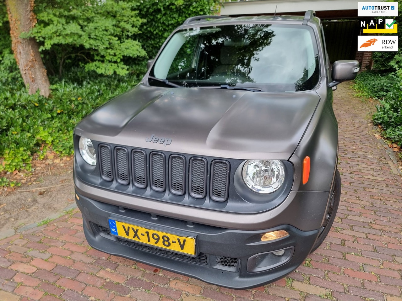 Jeep Renegade - 1.4 MultiAir NIght Eagle Automaat MATGRIJS - AutoWereld.nl