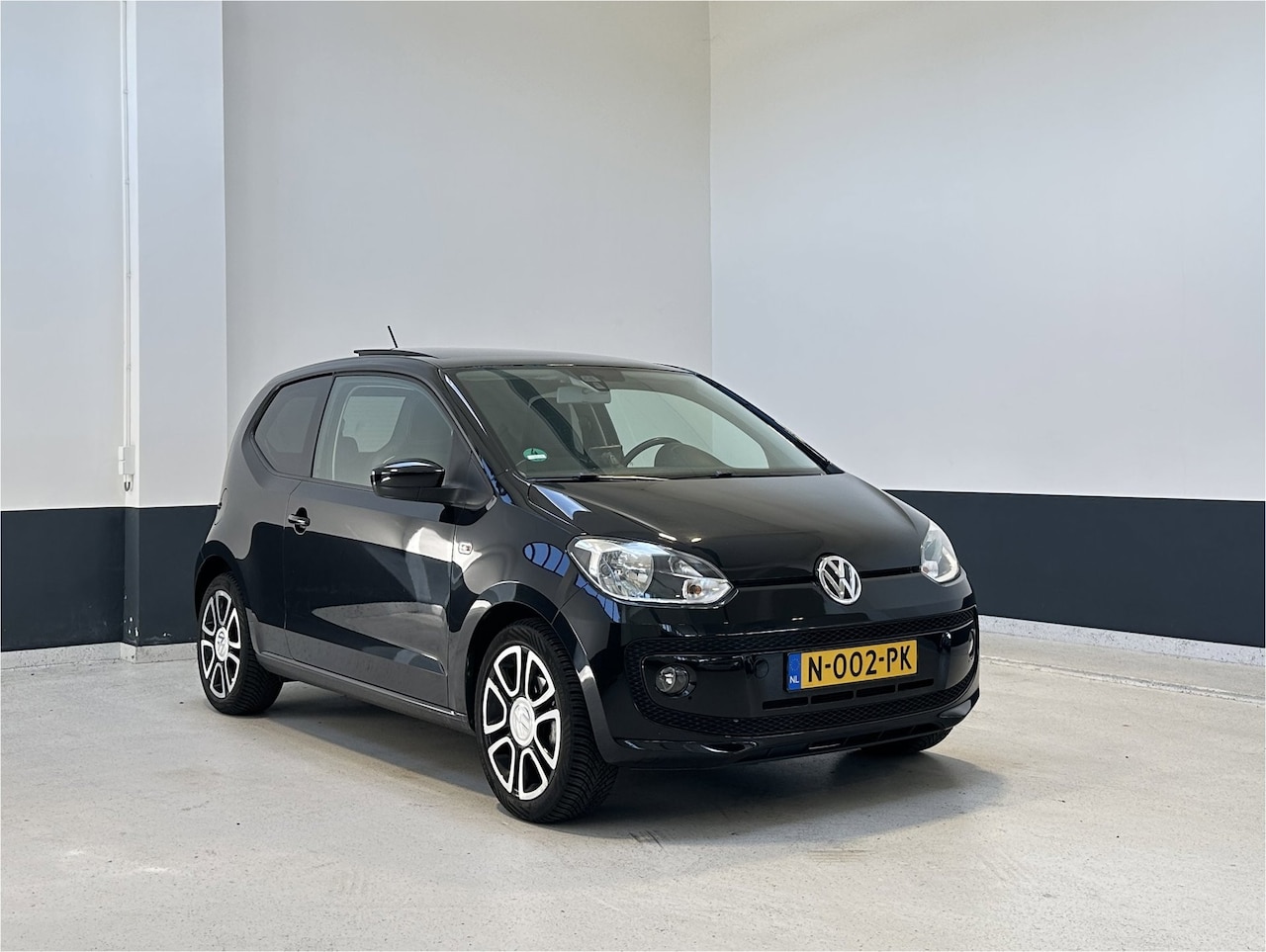 Volkswagen Up! - 1.0 high up! Automaat | Navigatie | Panorama | Airco | Lederen bekleding | - AutoWereld.nl