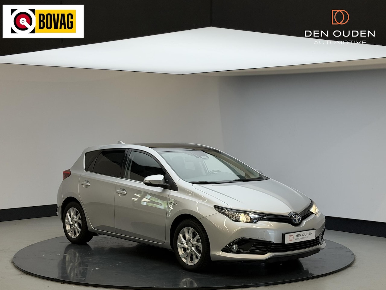Toyota Auris - 1.8 Hybrid Dynamic | Cam achter | Lm op All weather | Dealer onderhouden | NL auto - AutoWereld.nl