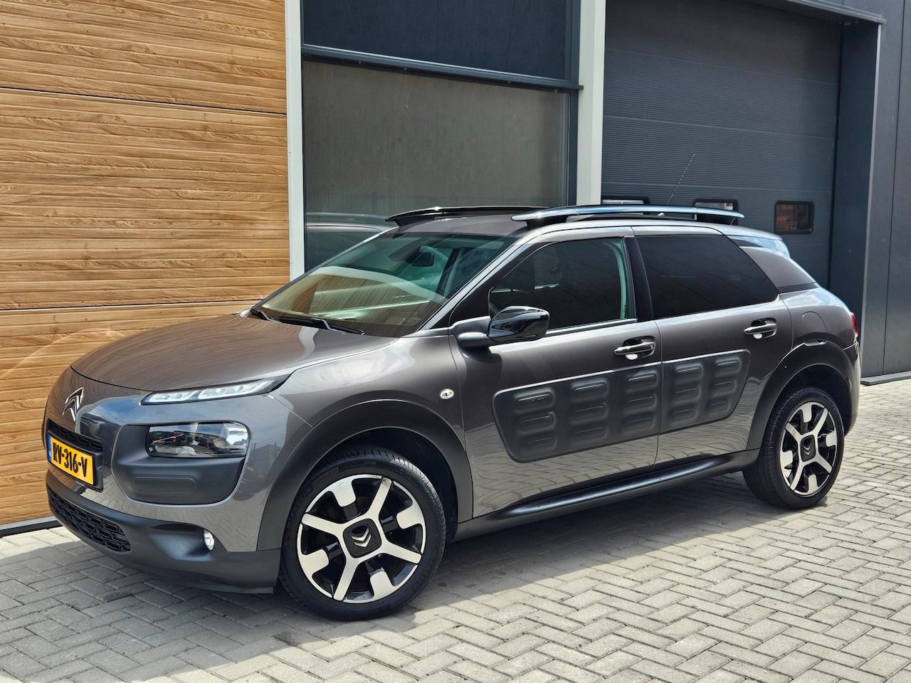 Citroën C4 Cactus - 1.2 PureTech Shine Camera Navi 17" - AutoWereld.nl