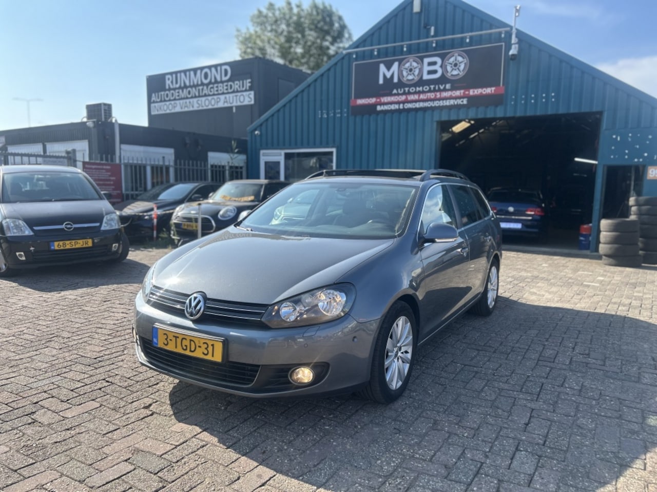 Volkswagen Golf - 2.0 TDI Highline AUT PANO CAMERA - AutoWereld.nl