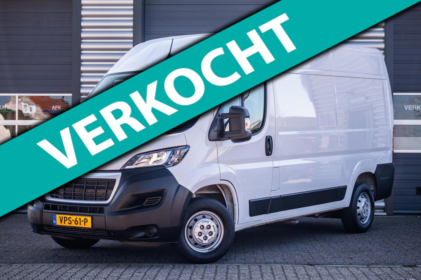 Peugeot Boxer - 330 2.2 BlueHDi 120 L2H2 Premium 330 2.2 BlueHDi 120 L2H2 Premium - AutoWereld.nl