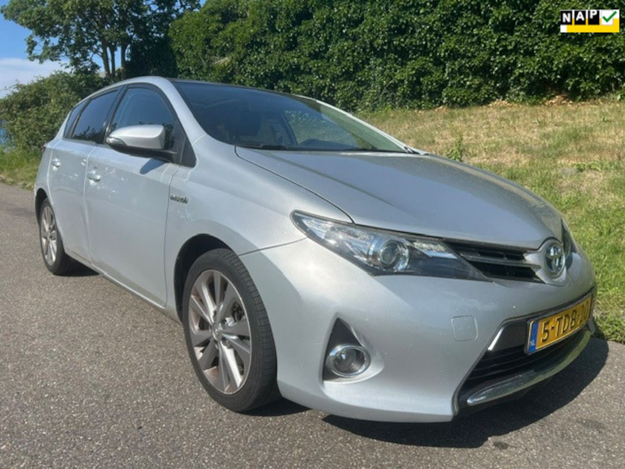 Toyota Auris - 1.8 Hybrid Lease - Pano - Camera - Navi - Schade - Damage !! - AutoWereld.nl