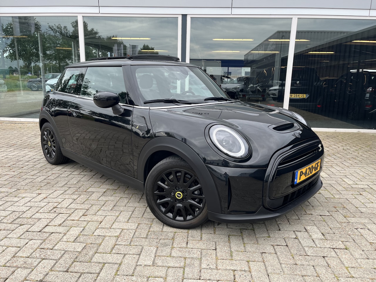 MINI Electric - Mini Classic 33 kWh Led / Schuif kantel / Cruise / Carplay - AutoWereld.nl
