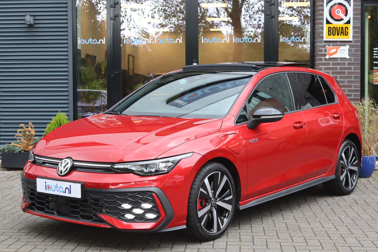 Volkswagen Golf - 1.5 eHybrid 272pk GTE Black Style Pano/IQ.Light/360camera/Head-up/DCC/Keyless/Dodehoek/Tre - AutoWereld.nl