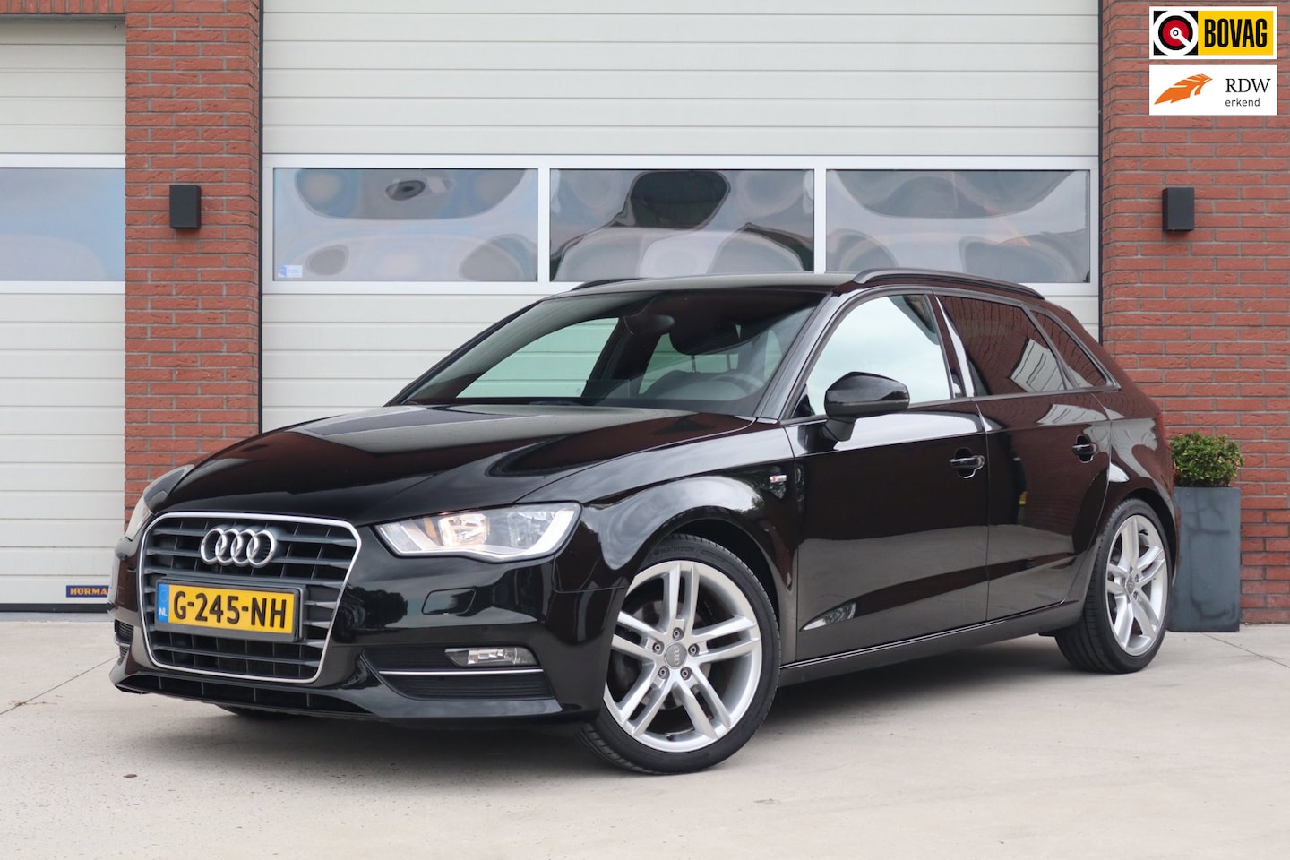 Audi A3 Sportback - 1.4 TFSI CoD Ambition Pro Line S-line - 18 inch - Half lederen sportstoelen - Sportstuur - - AutoWereld.nl