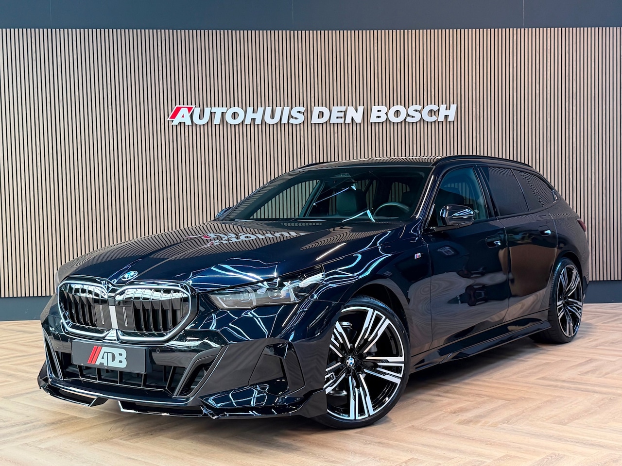BMW 5-serie Touring - 520i M Sport Pro. Pano - Keyles - HeadUp - AutoWereld.nl