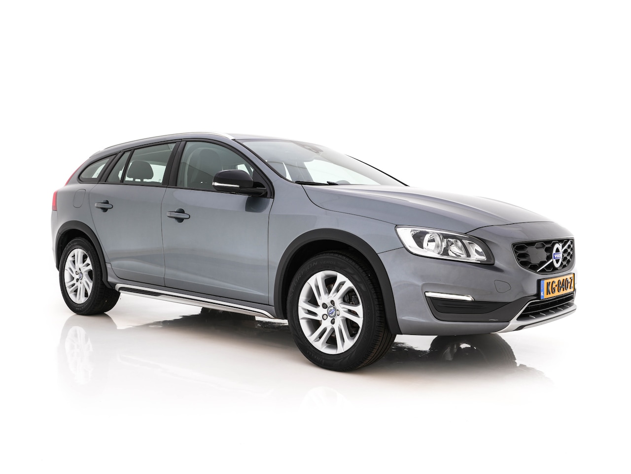 Volvo V60 Cross Country - 2.0 D3 Momentum Business *LEATHER | NAVI-FULLMAP | CAMERA | TOWBAR | HEATED-COMFORTSEATS | - AutoWereld.nl
