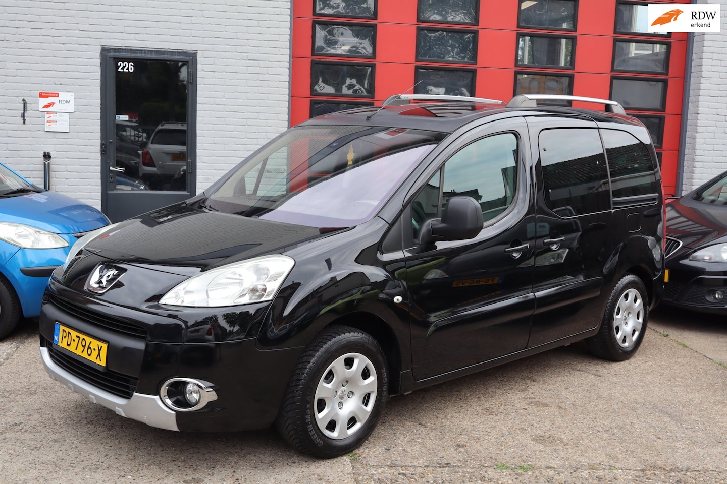 Peugeot Partner Tepee - 1.6 XT 1.6 XT , AIRCO, PANO DAKJ , TREKHAAK - AutoWereld.nl