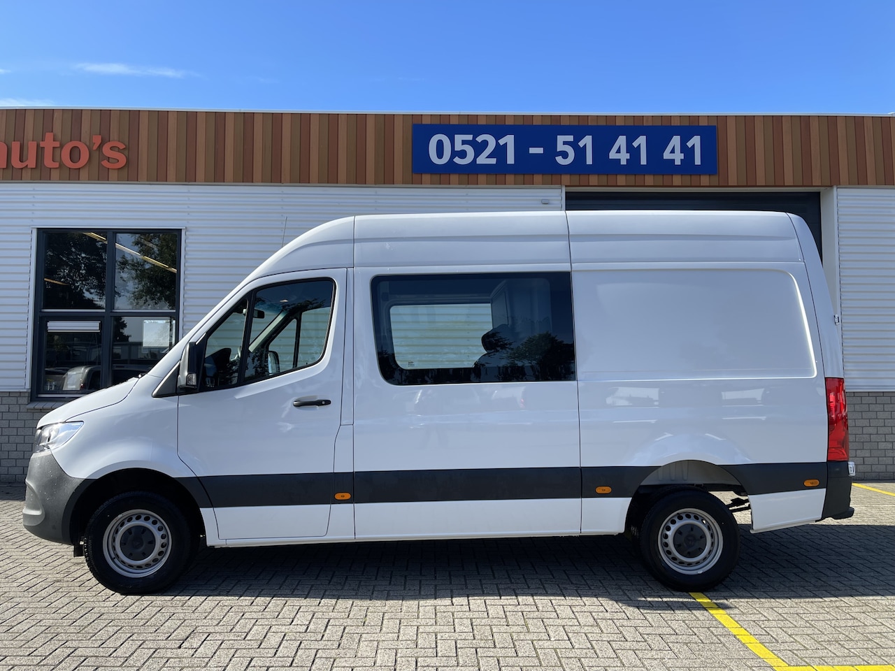 Mercedes-Benz Sprinter - 317 1.9 CDI 170pk L2H2 DC 7 persoons / rijklaar € 37.950 ex btw / lease vanaf € 936 / clim - AutoWereld.nl