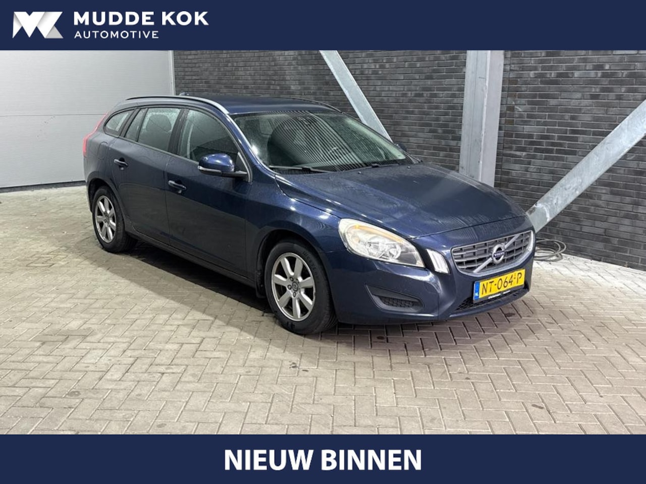 Volvo V60 - 1.6 DRIVe Kinetic | Navigatie | Parkeersensoren | Cruise Control | City Safety | Bluetooth - AutoWereld.nl