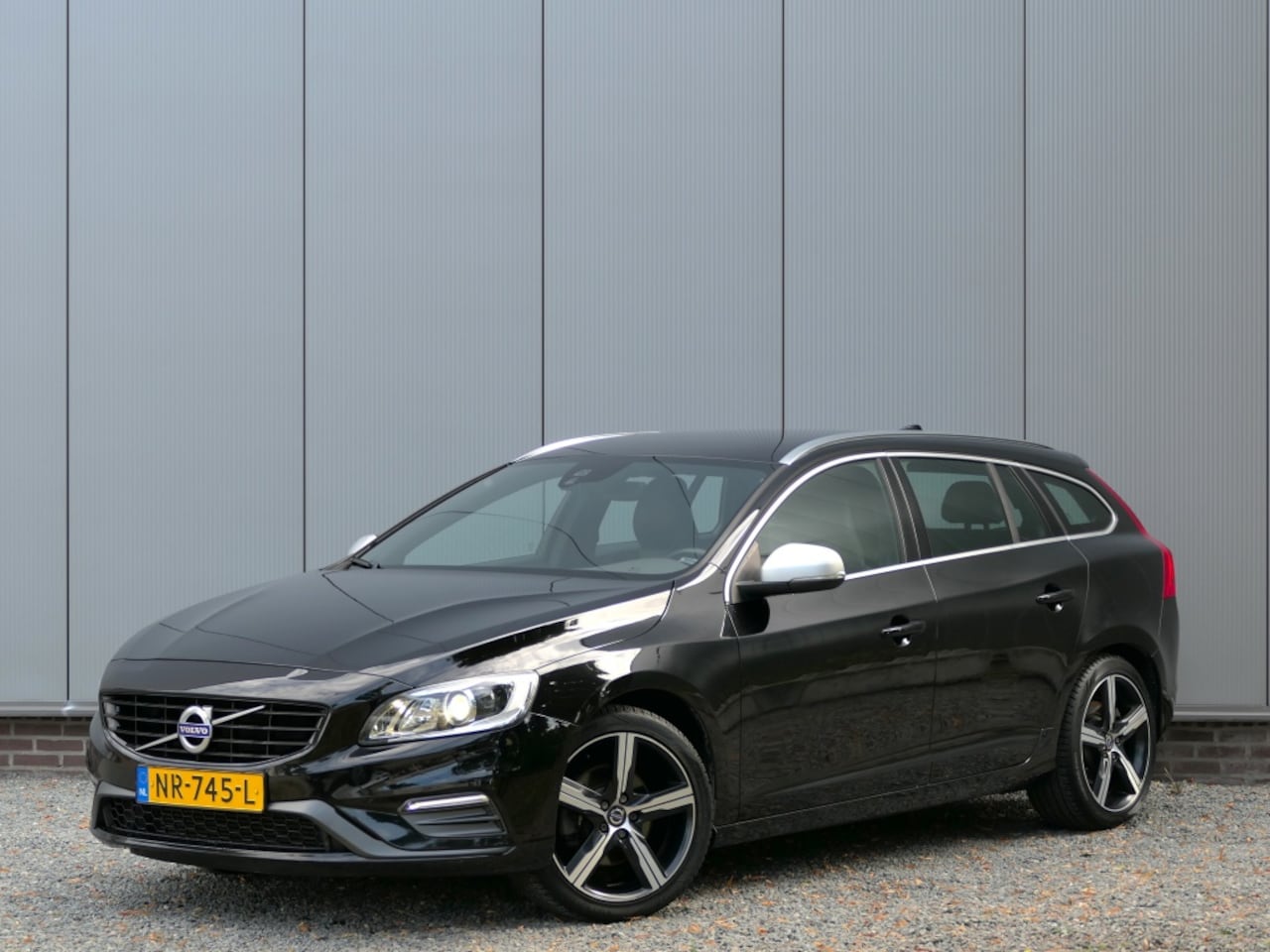 Volvo V60 - 2.0 T3 Nordic+ Xenon / Trekhaak / Standkachel - AutoWereld.nl